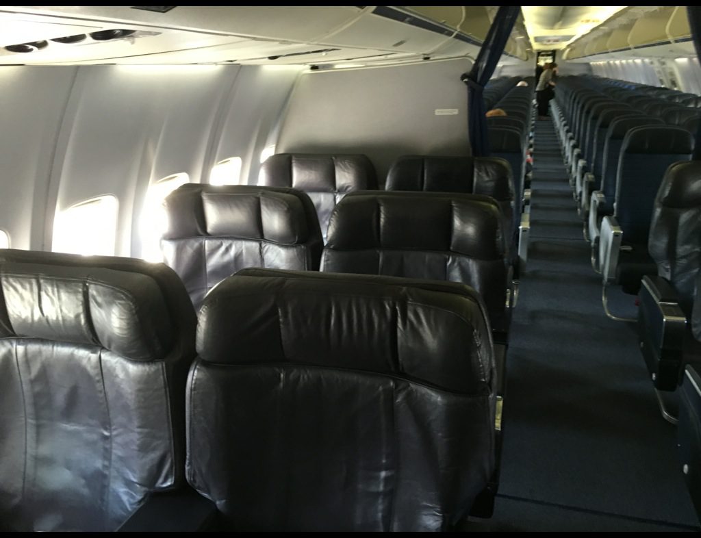 Review United Airlines First Class Boeing 737 800 Cleveland