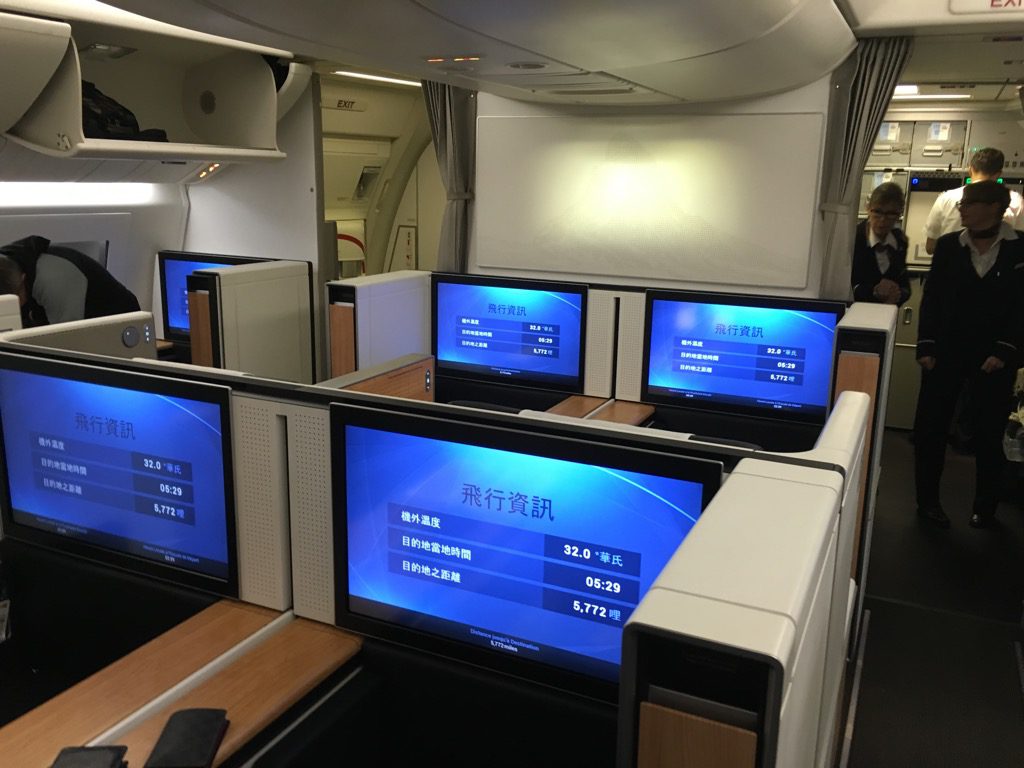 Review Swiss First Class Boeing 777300er Zürich nach Hongkong