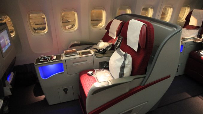 Qatar Business Class Boeing 777-300ER 37