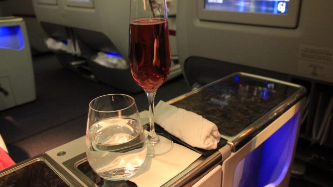 Qatar Business Class Boeing 777-300ER 38