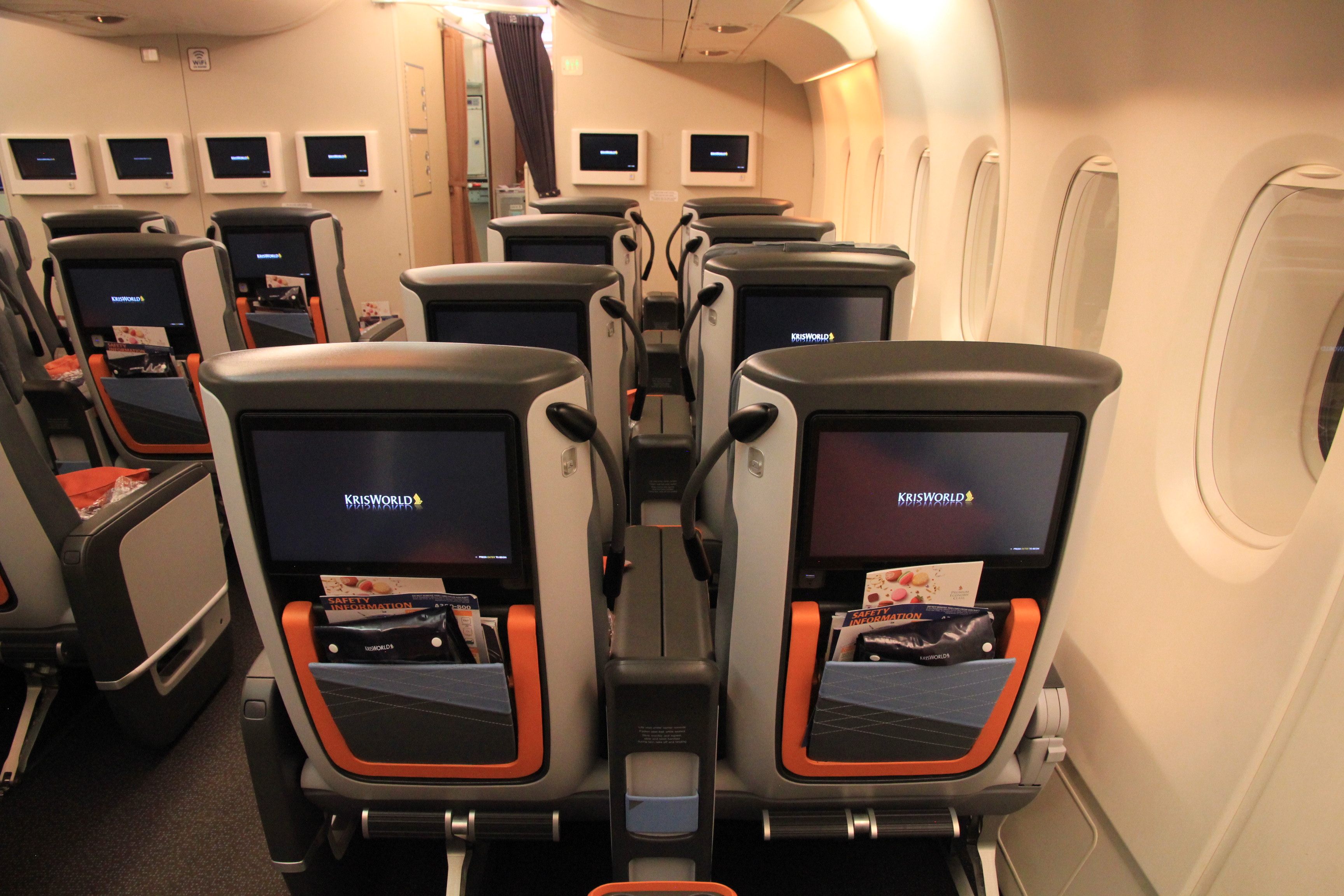 Singapore Airines Premium Economy Class im Airbus A380 6 ...