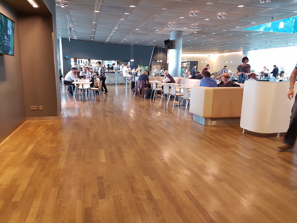 Lufthansa-Business-Class-Lounge-M%C3%BCnchen-Gate-G28-40.jpg