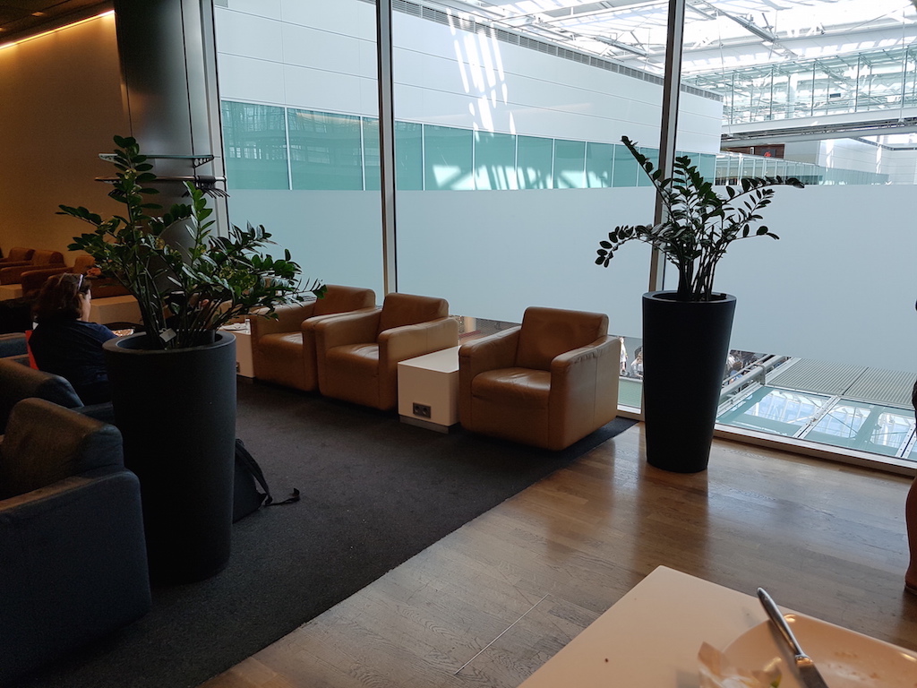 Lufthansa-Business-Class-Lounge-M%C3%BCnchen-Gate-G28-51.jpg