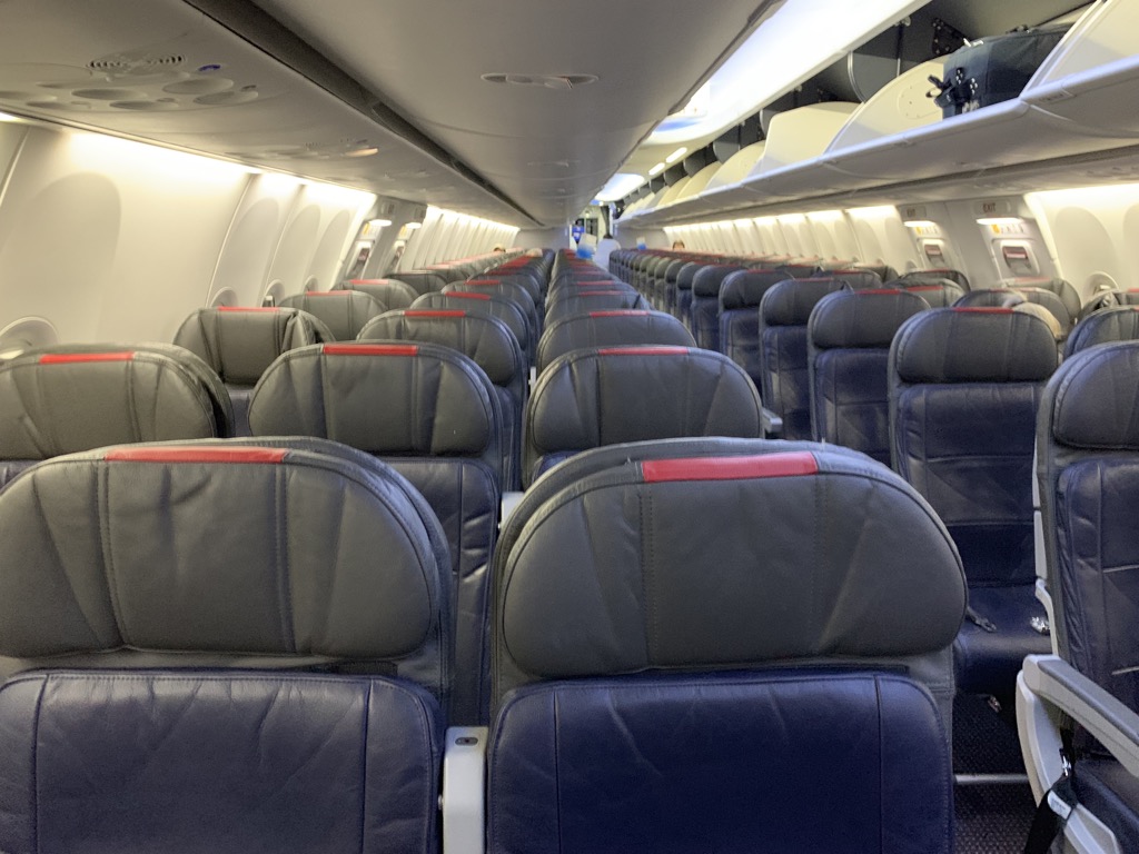 Review American Airlines Economy Class Boeing 737 800 Main