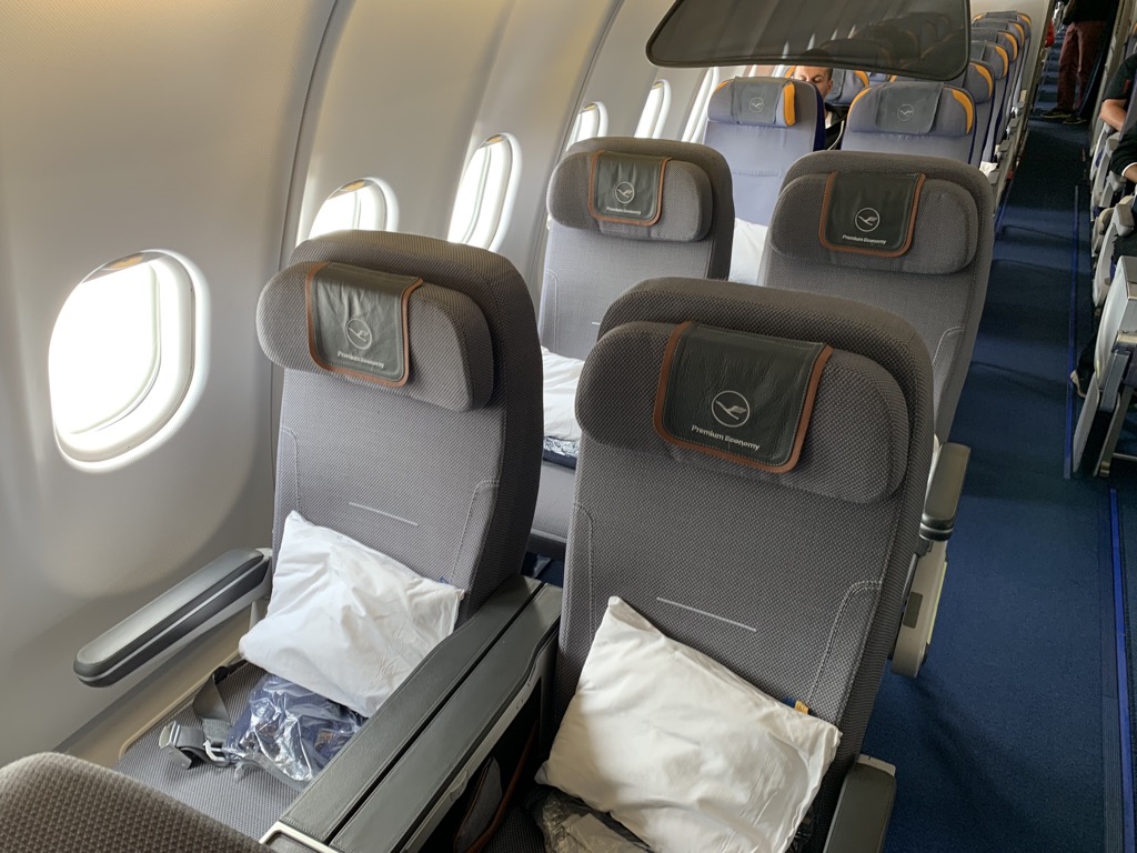 Review Lufthansa Premium Economy Class Airbus A330 300