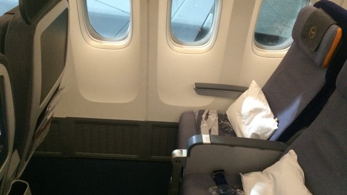Lufthansa 747-8 Economy Class (8)