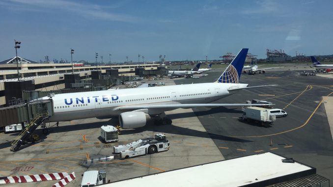 Review United Airlines Business Class Boeing 777 200