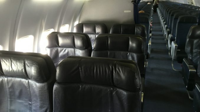 United First Class Boein 737-2