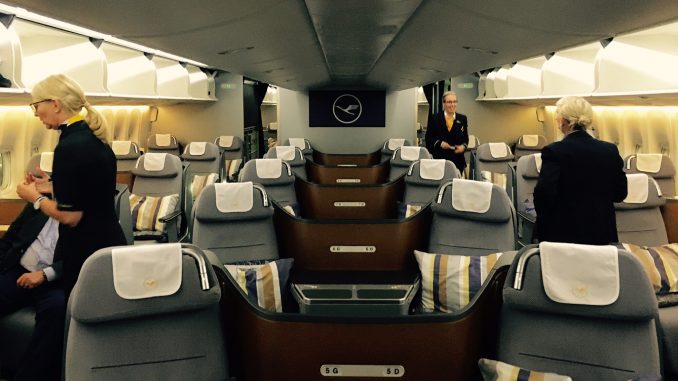 Lufthansa Business CLass 748