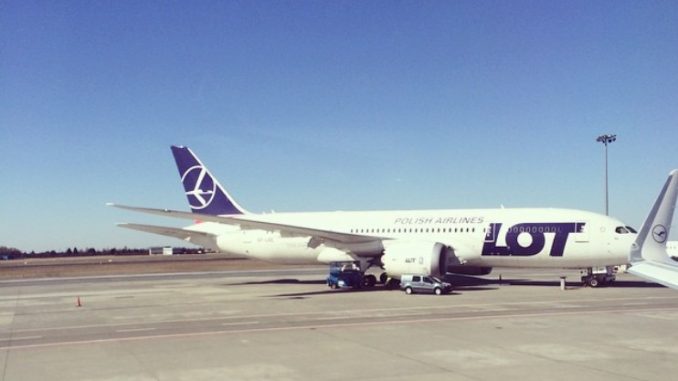 LOT Boeing 787 WAW