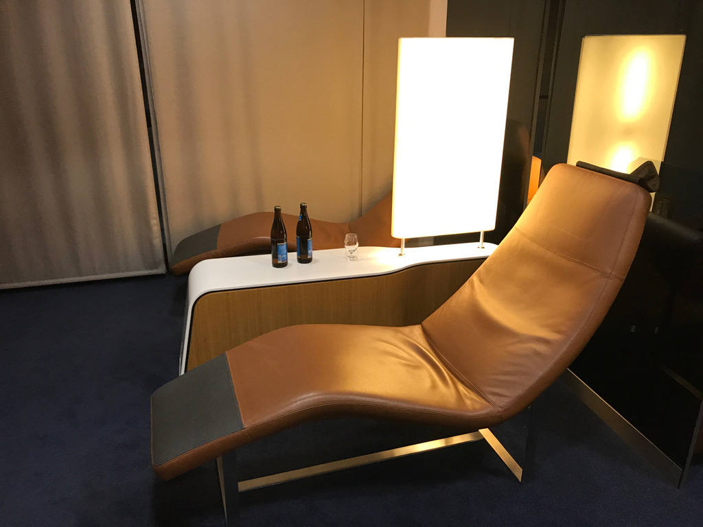 Review: Lufthansa Senator Lounge | Business Lounge Hannover ...