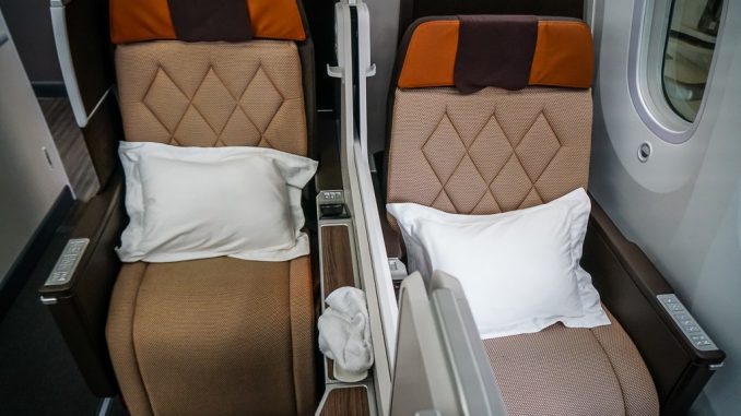 Oman Air Business Class 787 ©Globaltraveler.tv