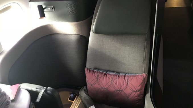Qatar Airways QSuite Business Class Boeing 777-300er-51