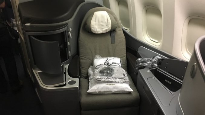 Review United Airlines Polaris First Class Boeing 777 200