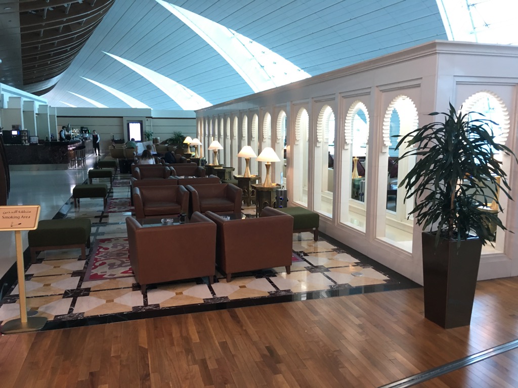 Review: Emirates First Class Lounge Dubai Terminal B - Frankfurtflyer.de