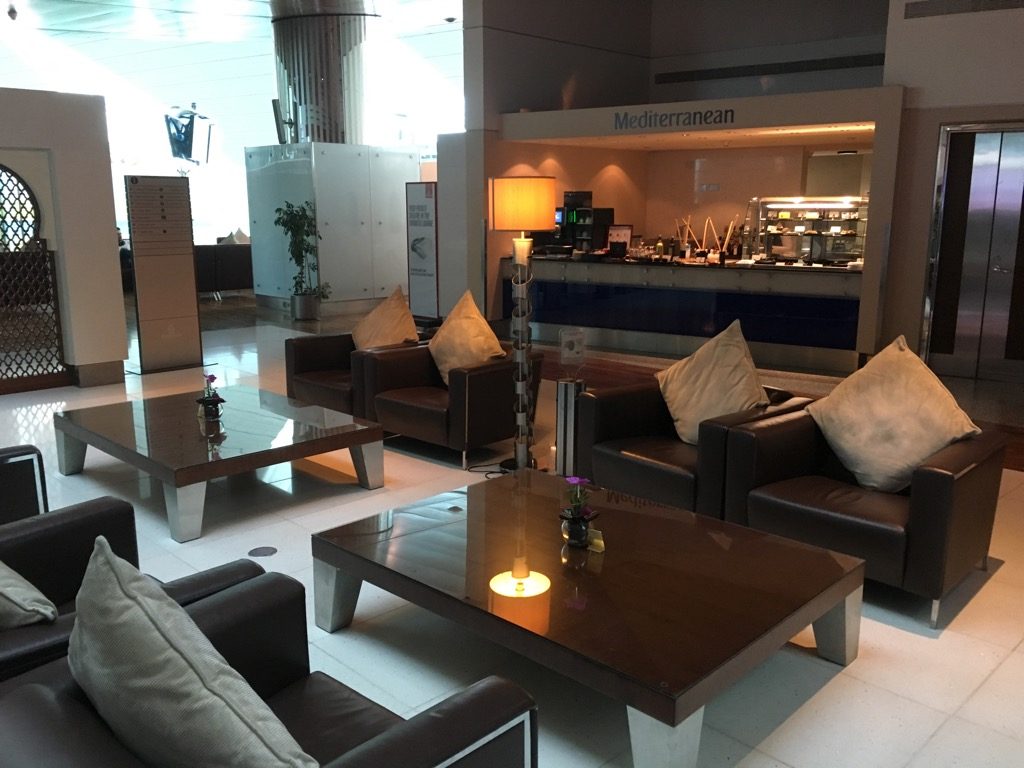 Review: Emirates First Class Lounge Dubai Terminal B - Frankfurtflyer.de