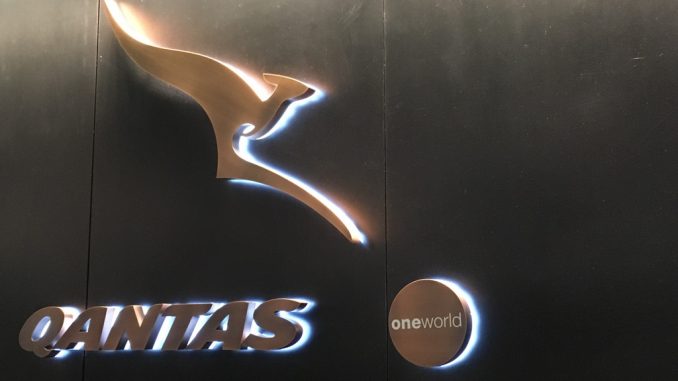 Qantas Lounge Hongkong-18