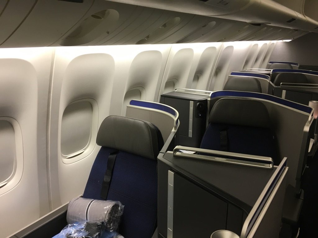 Review Neue United Polaris Business Class Boeing 777 200 Frankfurt 