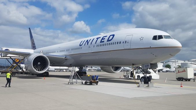 United Airlines Boeing 777-330ER