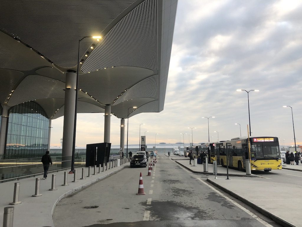Wie Komme Ich Vom Neuen Flughafen Istanbul In Die Stadt www.frankfurtflyer.de