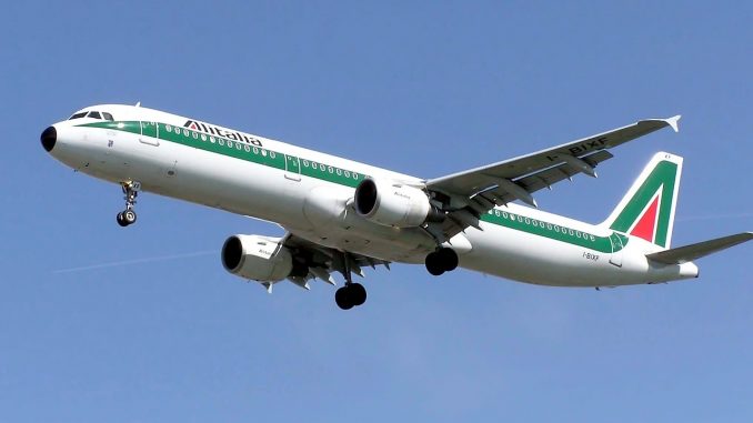 airplane-749538_1280