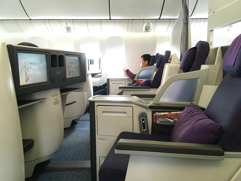 Boeing 777 бизнес класс. Air China 777 300 Business class. Boeing 777 Business class. Emirates Airlines Boeing 777-300 бизнес класс. Air China Boeing 777 Business class.