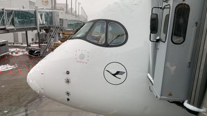Lufthansa Business Class Airbus A350-900 München nach Newark-6 Lufthansa Cockpit außen