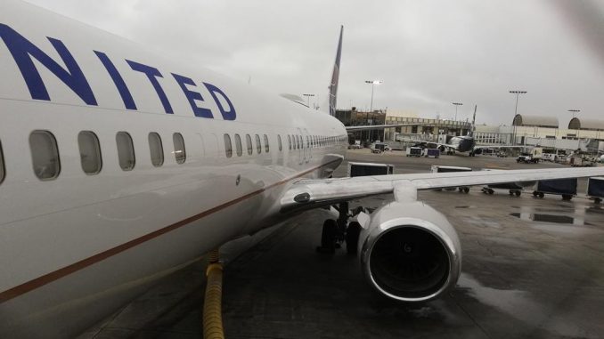 United Airlines Domestic First Class Boeing 737-800 (1)