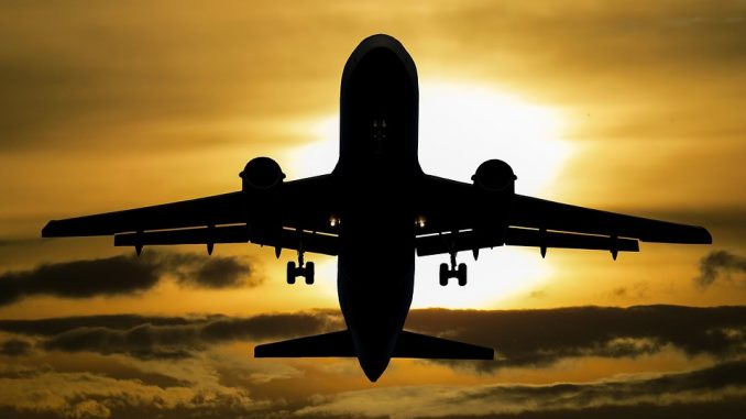 aircraft-1362586_960_720