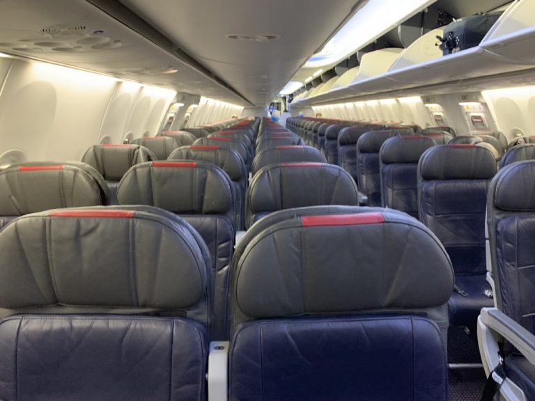 Review: American Airlines Economy Class Boeing 737-800 \