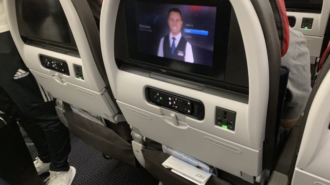 Economy Class Boeing 787-8 FRA-DFW-3