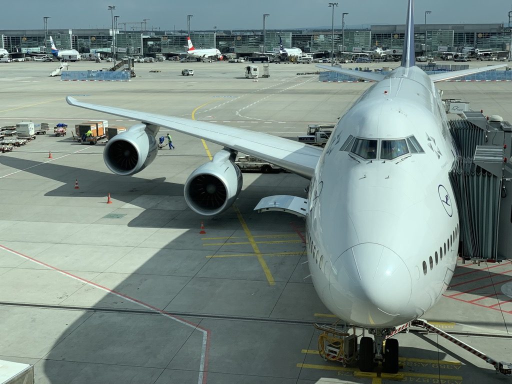 Review Lufthansa Business Class Boeing 747 8 Upper Deck