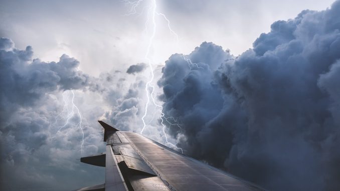 aircraft-3464648_1280