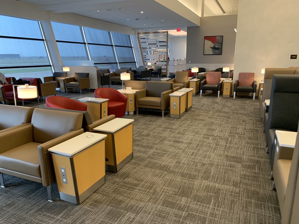 Review: American Airlines Flagship Lounge Dallas/ Fort Worth ...