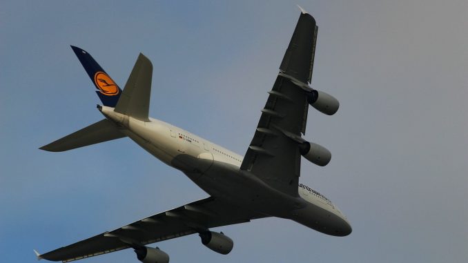 lufthansa-3941403_1280
