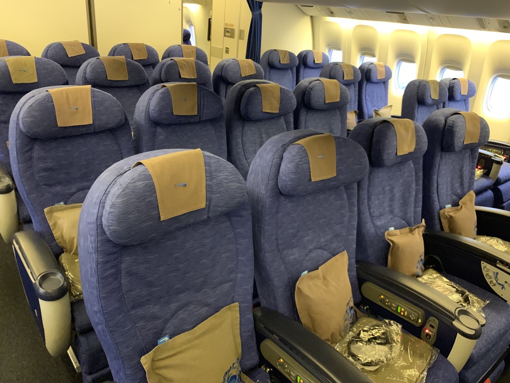 Review British Airways Premium Economy Class Boeing 777200 London