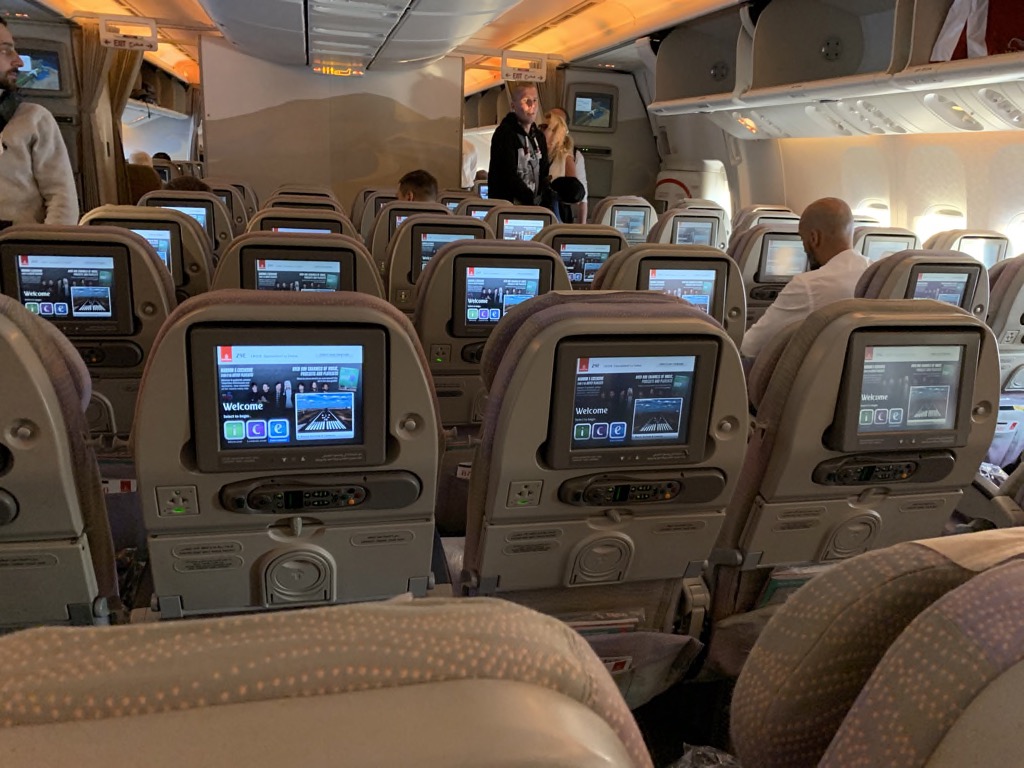 Review Emirates Economy Class in der Boeing 777300 Düsseldorf nach Dubai