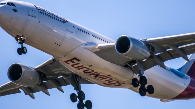 aircraft-3524464_1280