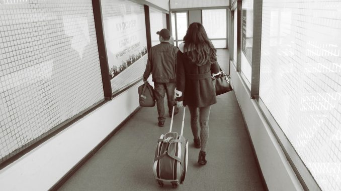 airport-1353834_1280