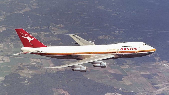 Qantas B747-238