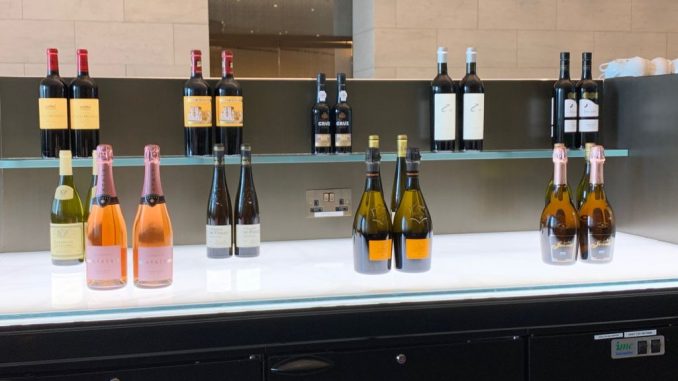 Qatar Airways Al Safwa Lounge Champagner und Wein