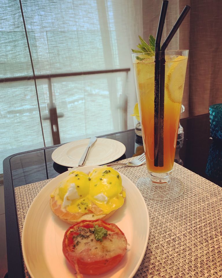 Qatar Airways Al Safwa Lounge Frühstück