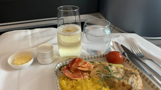 singapore_airlines_business_class_dreamliner_787_singapore_sin_hongkong_hkg_sebastian (25)