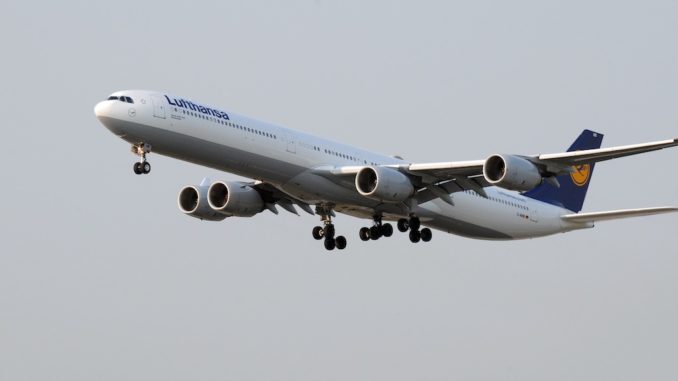 A340-600, D-AIHB, Bremerhaven bei der Landung