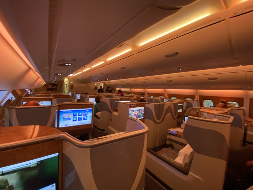 Review: Emirates (neue) Business Class Airbus A380 Dubai nach München - Frankfurtflyer.de