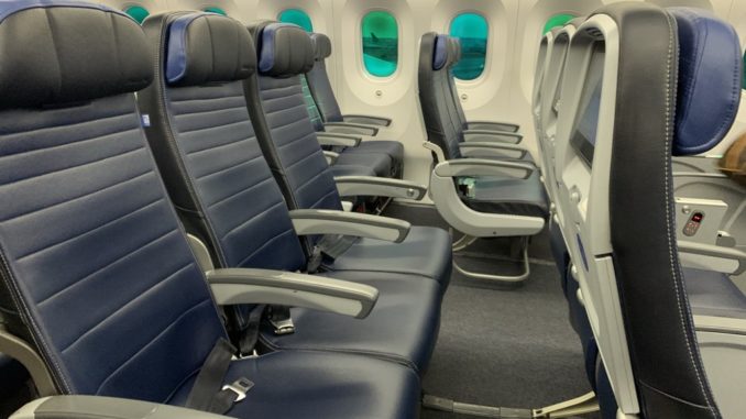 United Economy Class Corona Langstrecke Boeing 787-29