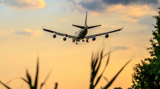 airplane-3298686_1280