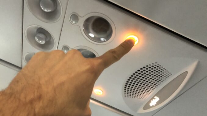 Ask the Flight Attendand Rufknopf 31