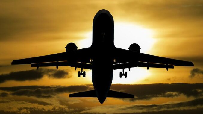 aircraft-1362586_960_720